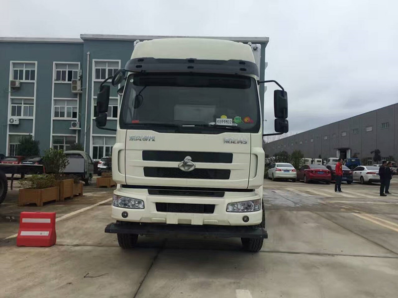 東風(fēng)柳汽9米6雜項危險物品廂式運輸車(chē)